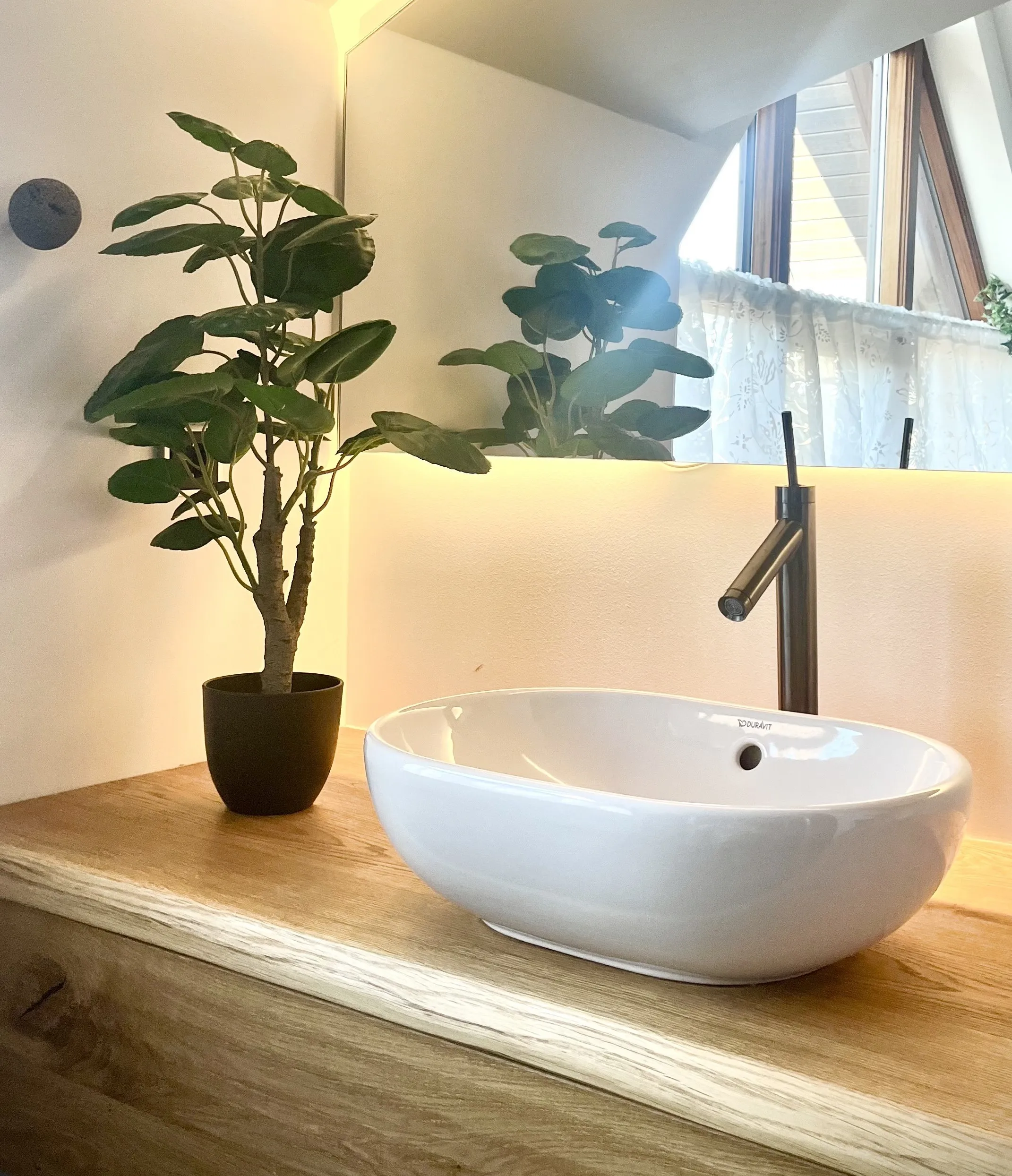 Guest Bathrooms: Gullfoss Bedroom