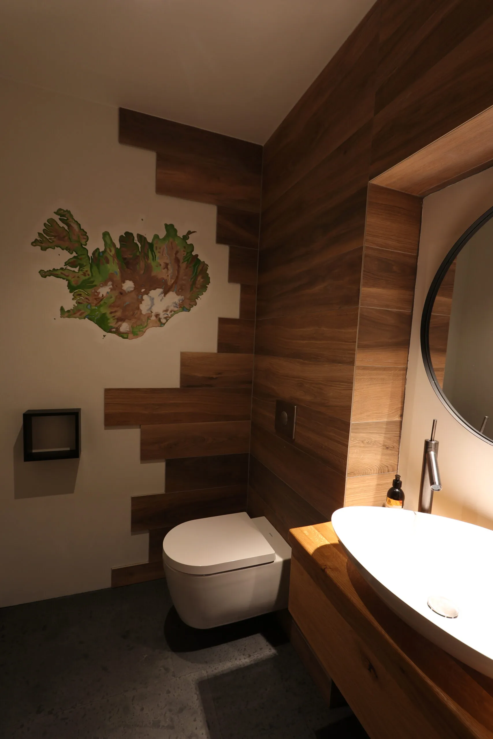 Guest Bathrooms: Game Room