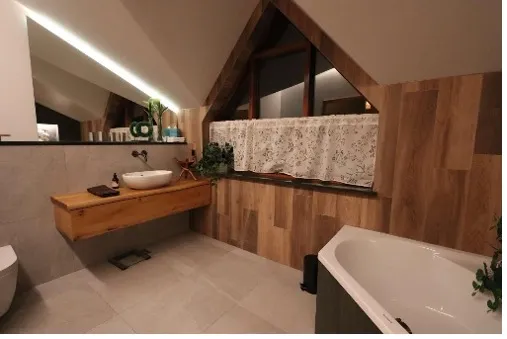 Guest Bathrooms: Main Guest Bathroom